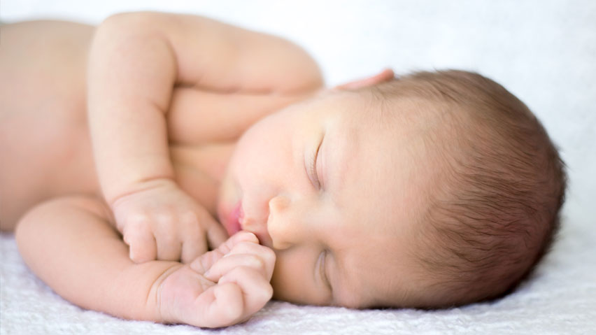  Na koniec, wracając do teorii tłumaczących SIDS, warto zwrócić uwagę, że kwestia właściwego ułożenia niemowlęcia do snu może mieć znaczenie pierwszorzędne
